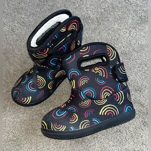 BOGS Bloom Youth size 9 Black & Rainbow Velcro Boots